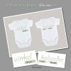 Vinkel & Koljander Babygrow met tweeling babas en "Die een is nes die ander" ontwerp